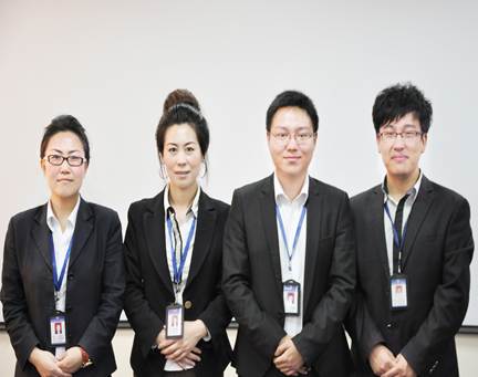 員工統(tǒng)一佩戴工卡 以全新面貌迎接挑戰(zhàn)(圖1) 員工統(tǒng)一佩戴工卡 以全新面貌迎接挑戰(zhàn)(圖1)